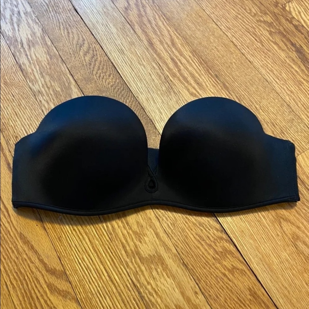 Victoria’s Secret bombshell strapless bra